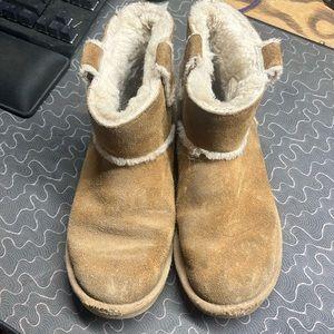 Very worn Uggs Size 7 their not the minis but shorter ones